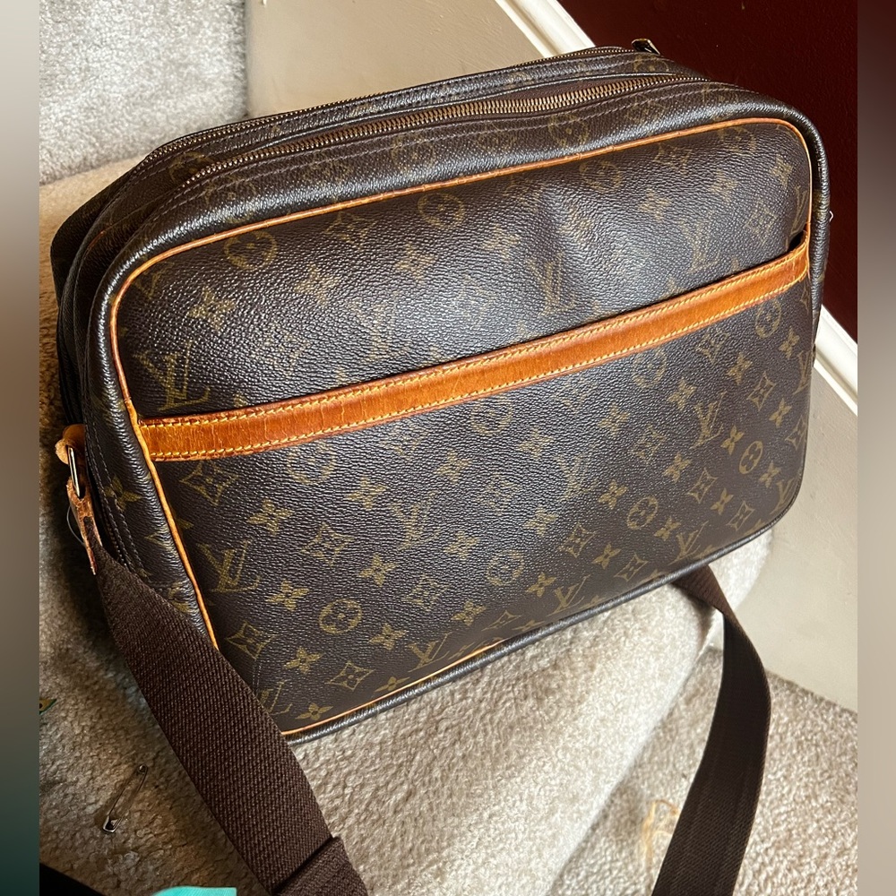 Louis Vuitton Reporter GM. Great bag.